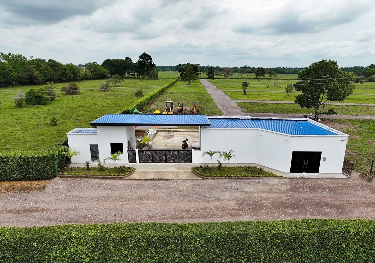 Portería ya construida de Hawaii Campestre, proyecto de lotes de contado en Villavicencio, Meta